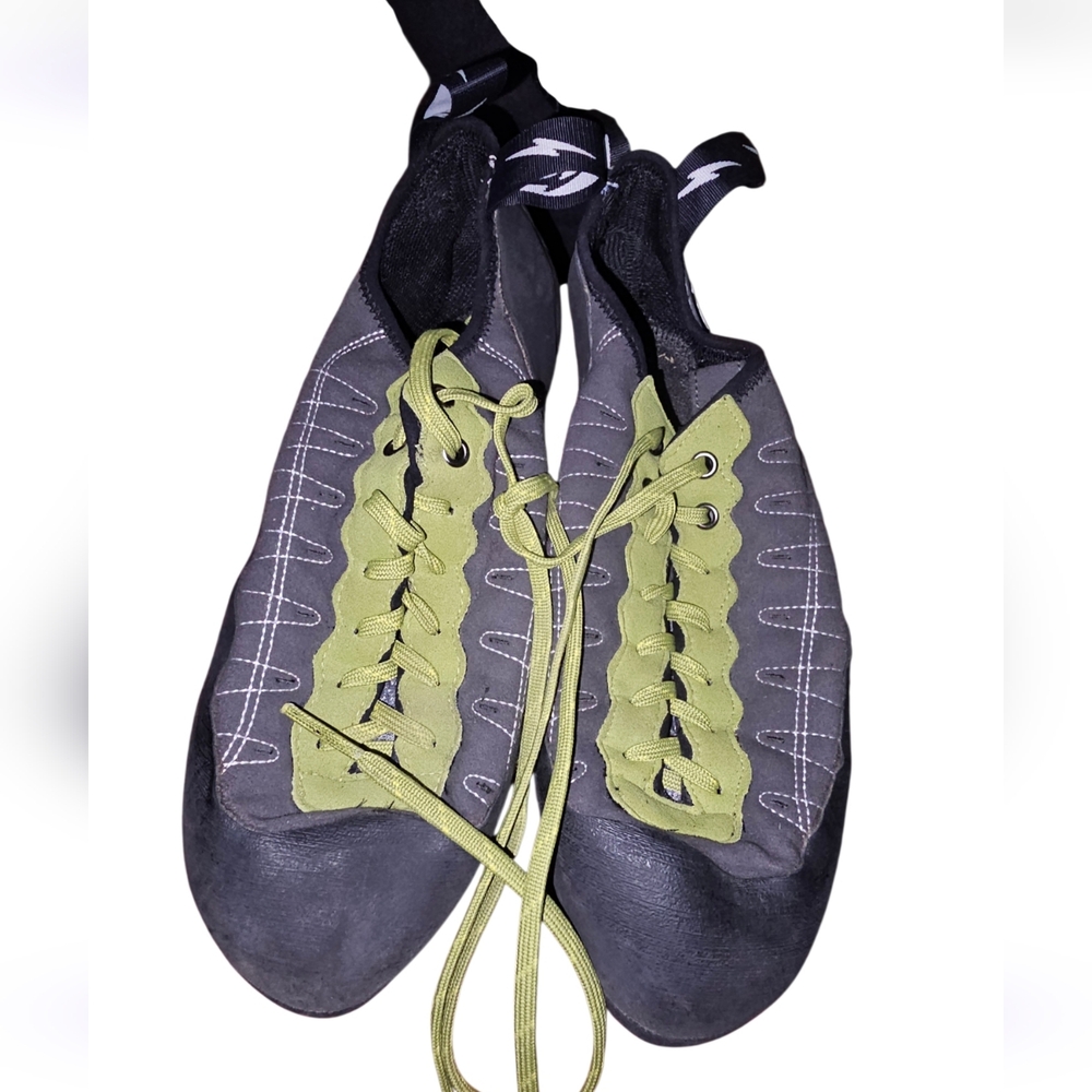 💖🔽Evolv Climbing Shoes